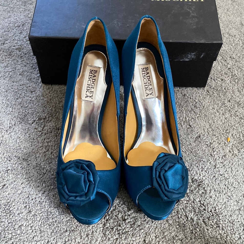 Badgley Mischka “Frank Teasat” 7.5 Satin Green Heel Open toe pump